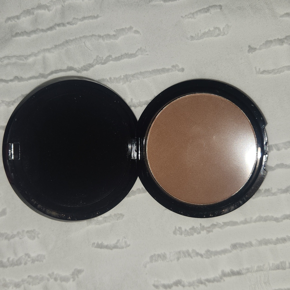 Bronzer - Picture 2 of 3